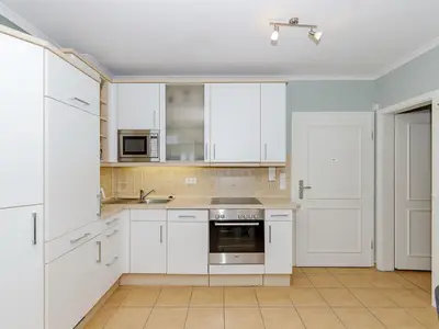 Küchenzeile mit Backofen