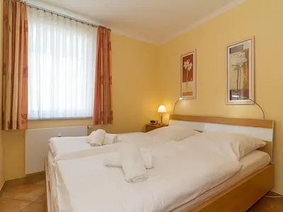 Schlafzimmer mit Doppelbett