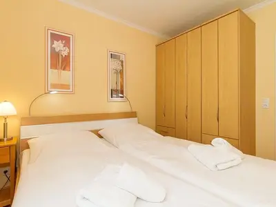 Schlafzimmer mit Doppelbett