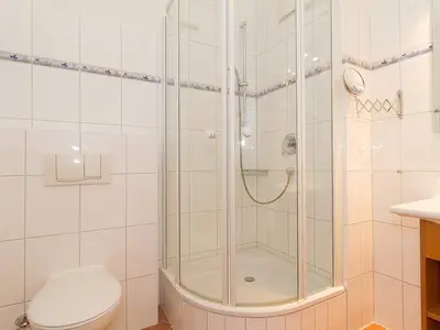 Badezimmer mit Dusche