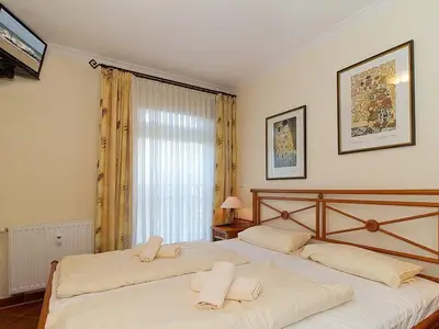 Schlafzimmer mit Doppelbett