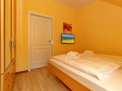 Schlafzimmer mit Doppelbett