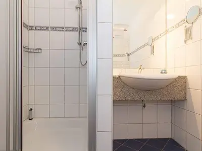 Badezimmer mit Dusche
