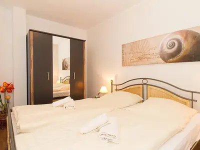 Schlafzimmer mit Doppelbett