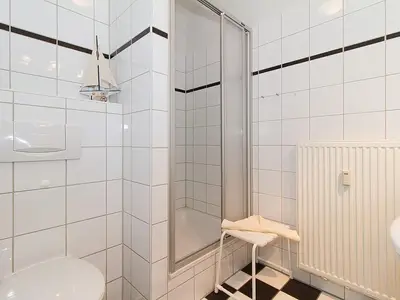 Badezimmer mit Dusche