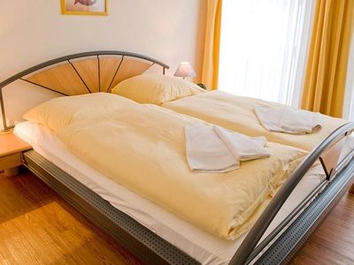 Schlafzimmer mit Doppelbett