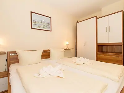 Schlafzimmer mit Doppelbett