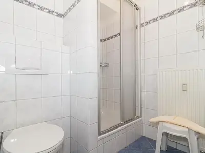Badezimmer mit Dusche