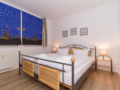 Schlafzimmer mit Doppelbett