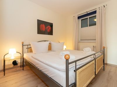 Schlafzimmer mit Doppelbett