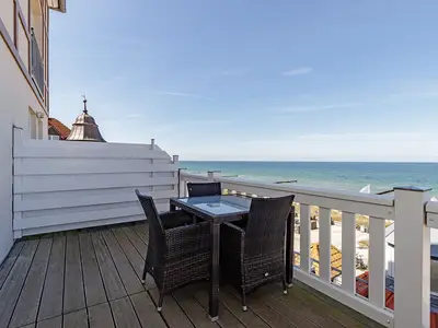 Balkon mit Gartenmöbeln