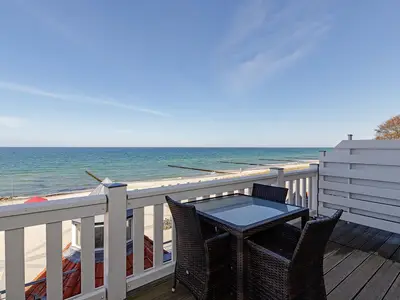 Balkon mit Gartenmöbeln