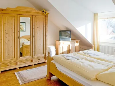 Schlafzimmer mit Doppelbett