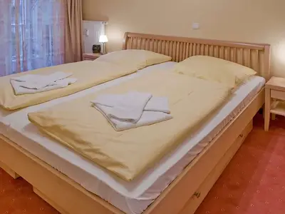 Schlafzimmer mit Doppelbett