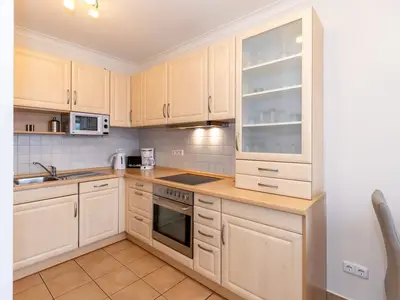 Küchenzeile mit Backofen