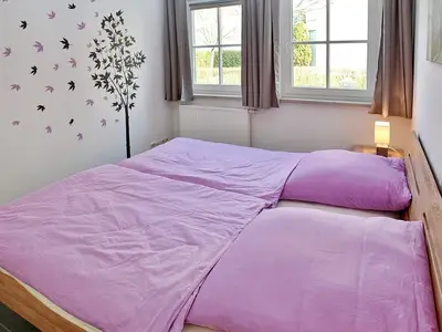 Schlafzimmer mit Doppelbett