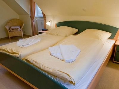 Schlafzimmer mit Doppelbett