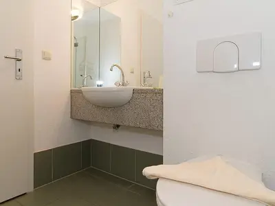 Badezimmer mit Dusche