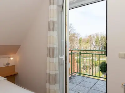 Schlafzimmer mit Doppelbett