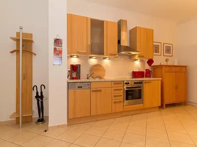 Küchenzeile mit Backofen