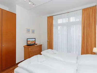 Schlafzimmer mit Doppelbett