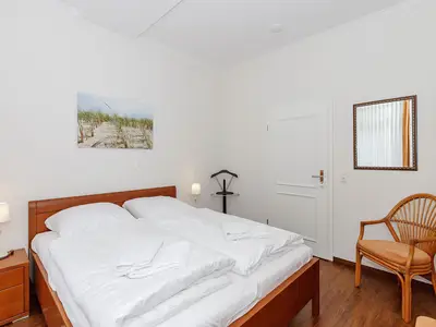 Schlafzimmer mit Doppelbett