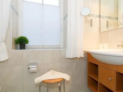 Badezimmer mit Dusche