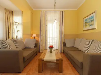 Wohn-Essbereich mit Couch