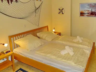 Schlafzimmer mit Doppelbett