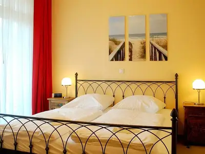 Schlafzimmer mit Doppelbett