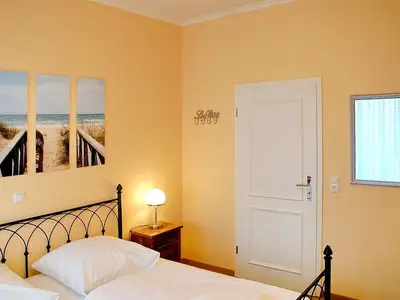 Schlafzimmer mit Doppelbett