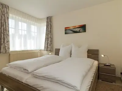Schlafzimmer mit Doppelbett