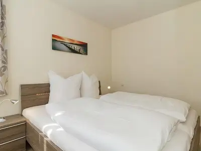 Schlafzimmer mit Doppelbett