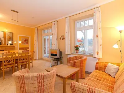 Wohn-Essbereich mit Couch