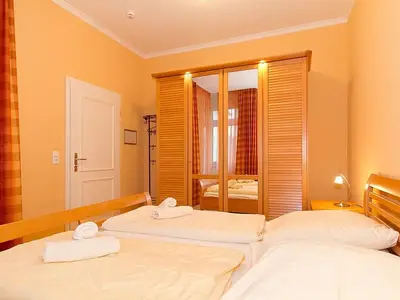 Schlafzimmer mit Doppelbett