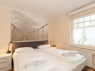 Schlafzimmer mit Doppelbett