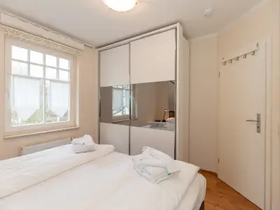Schlafzimmer mit Doppelbett