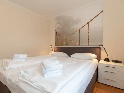 Schlafzimmer mit Doppelbett