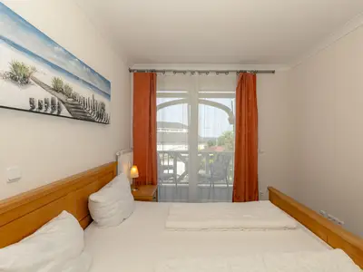 Schlafzimmer mit Doppelbett