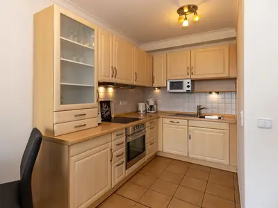 Küchenzeile mit Backofen