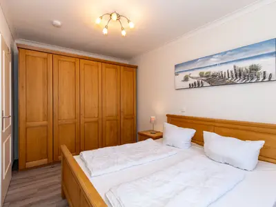 Schlafzimmer mit Doppelbett