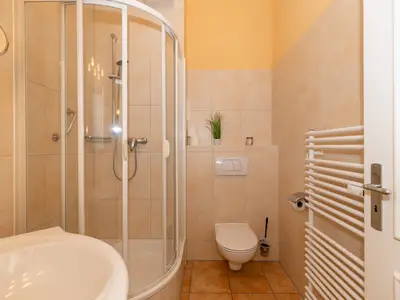 Badezimmer mit Dusche