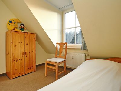 zweites Schlafzimmer mit Kleiderschrank