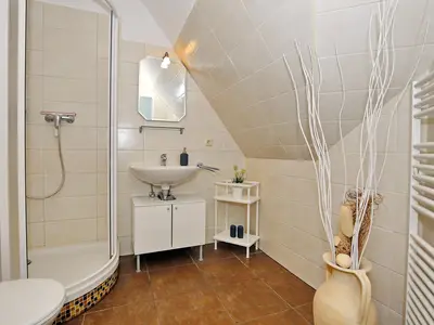 Badezimmer mit Dusche