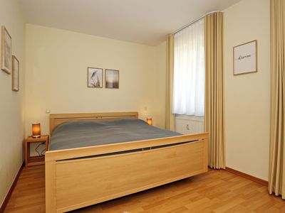 Schlafzimmer mit Doppelbett