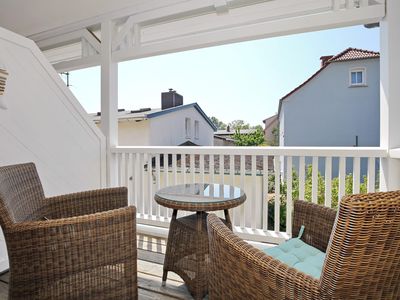 Balkon mit Süd-Ausrichtung und Gartenmöbeln