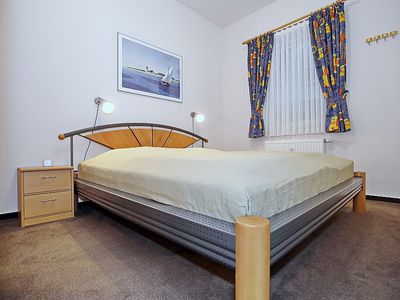 Schlafzimmer mit Doppelbett