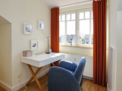 Schlafzimmer mit Schreibtisch