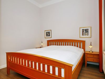 Schlafzimmer mit Doppelbett