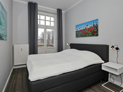 Schlafzimmer mit Doppelbett